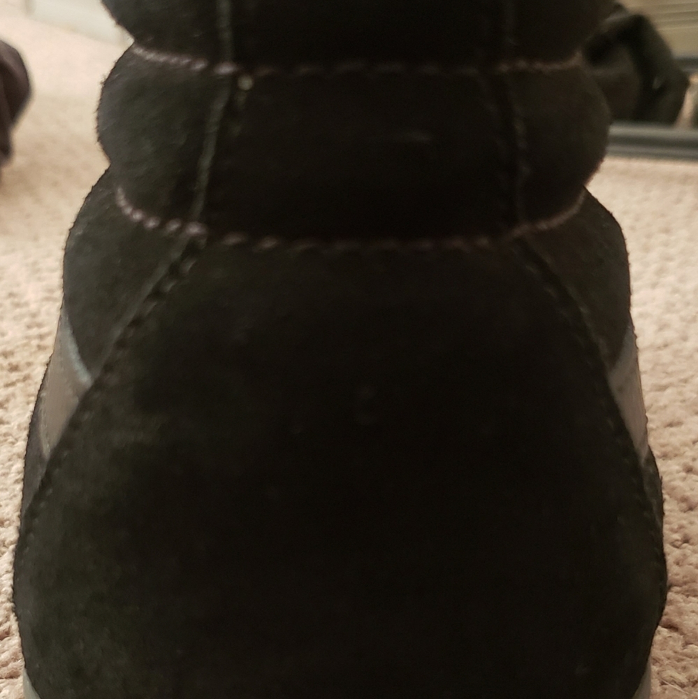 Unisex Black Vans - Picture 5 of 5
